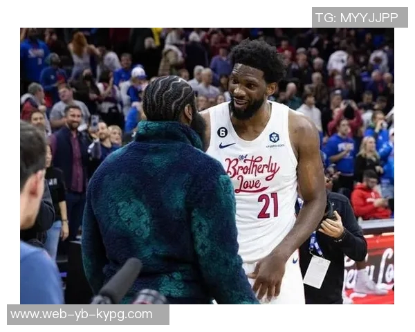 恩比德虽坐板凳却见证队友逆转精彩时刻贡献25分7篮板5助攻致敬登哥