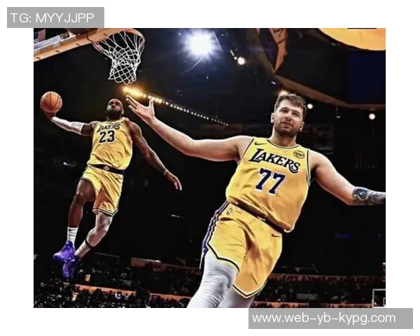 小里与东契奇的默契搭档雷迪克谈勒布朗缺阵的影响与应对策略