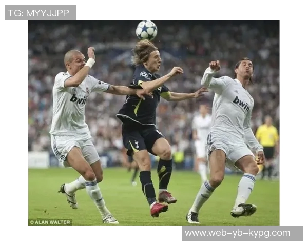 拉莫斯点赞引热议莫德里奇与拉莫斯或将在米兰重聚的可能性分析